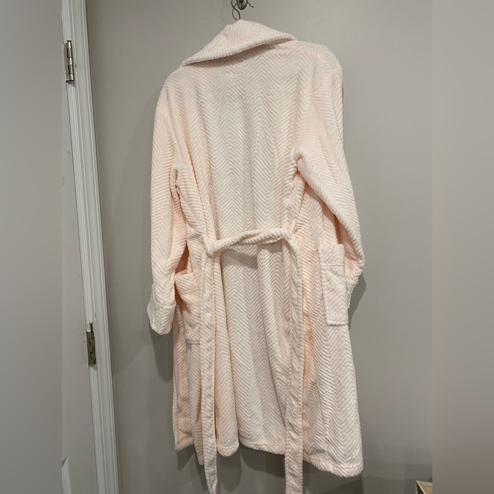 Daniel Buchler Light Pink Plush Robe - NWT - Picture 4 of 4